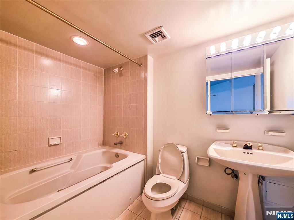 1265 15th Street 8G