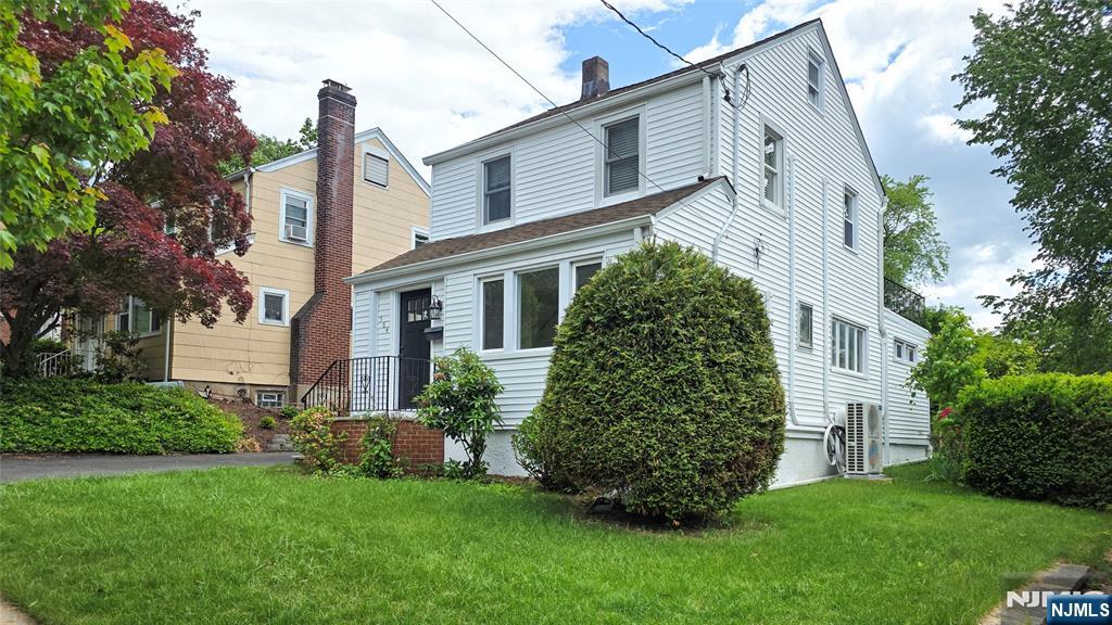 564 Maple Avenue