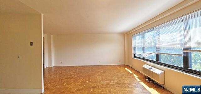 2348 Linwood Avenue 4M