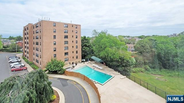 2348 Linwood Avenue 4M