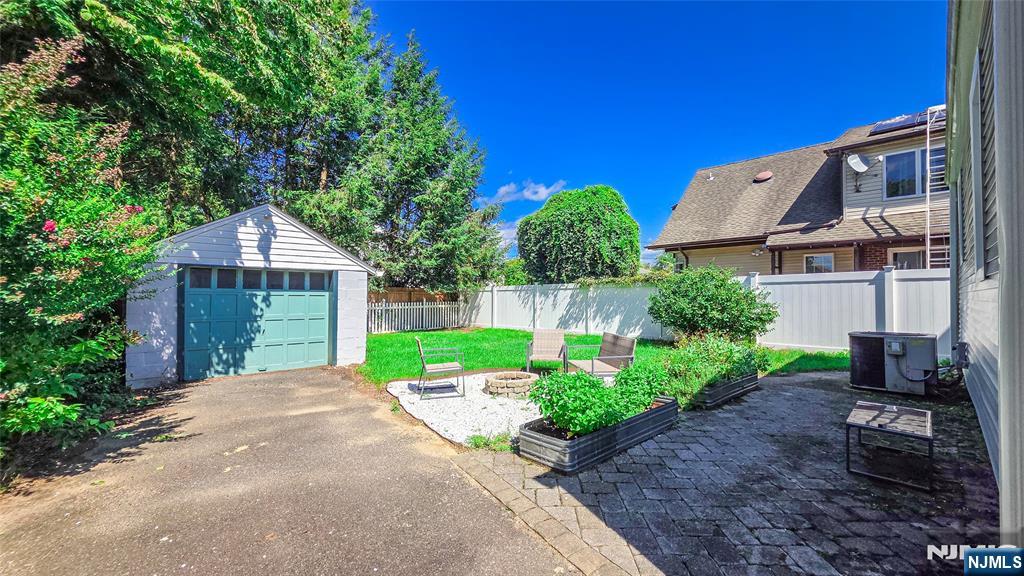 231 Linden Place