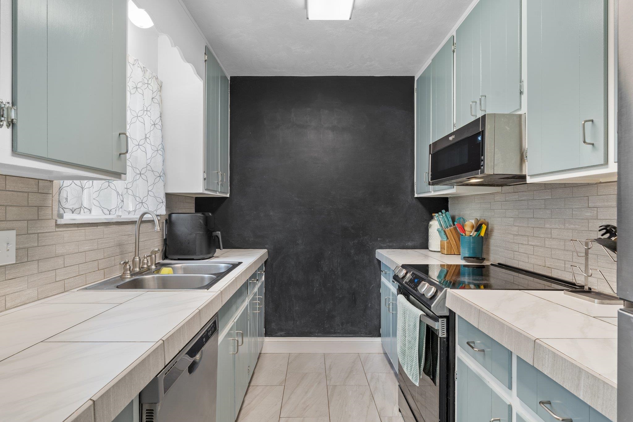 6812 Hill Gail Trl