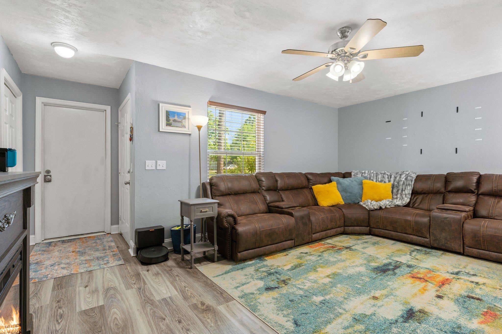 6812 Hill Gail Trl
