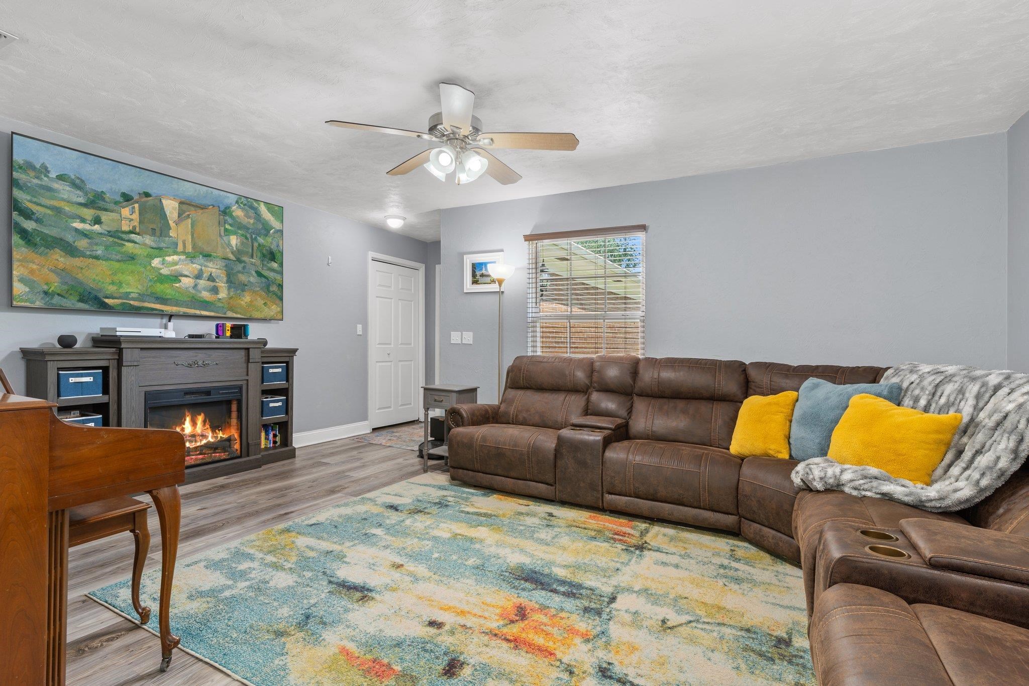 6812 Hill Gail Trl
