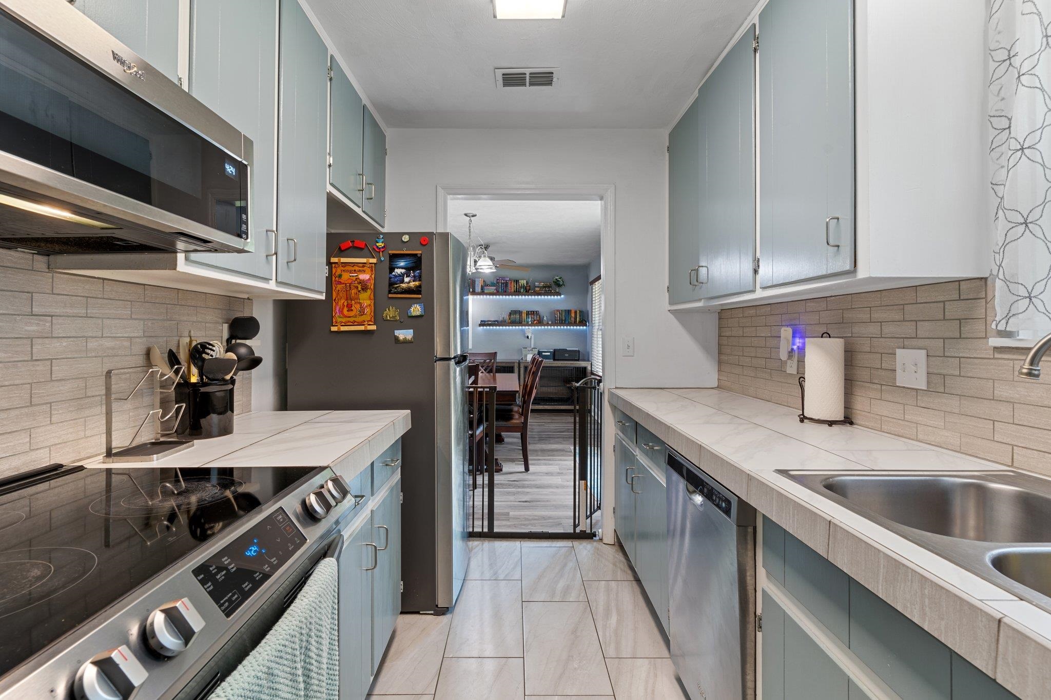 6812 Hill Gail Trl