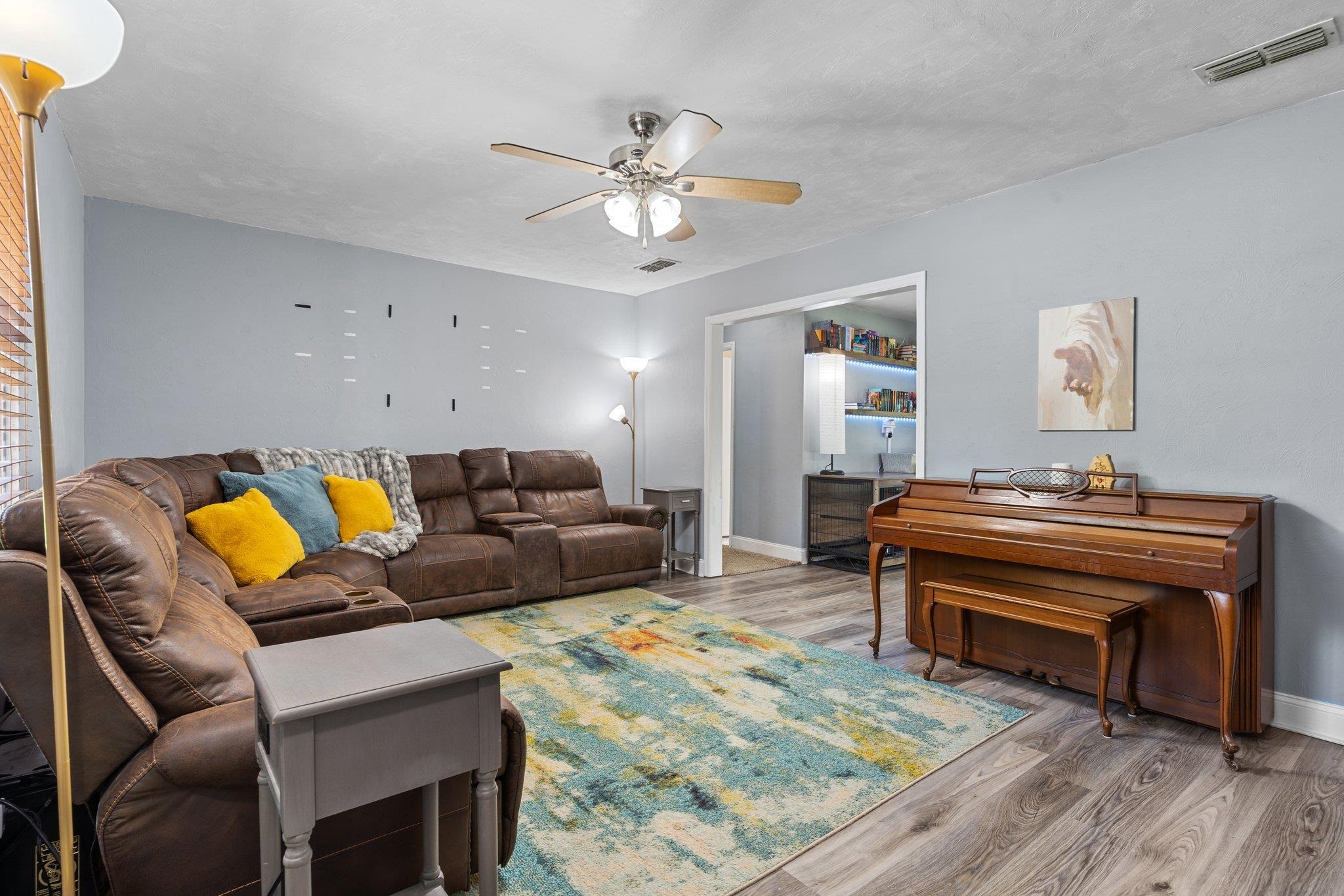 6812 Hill Gail Trl