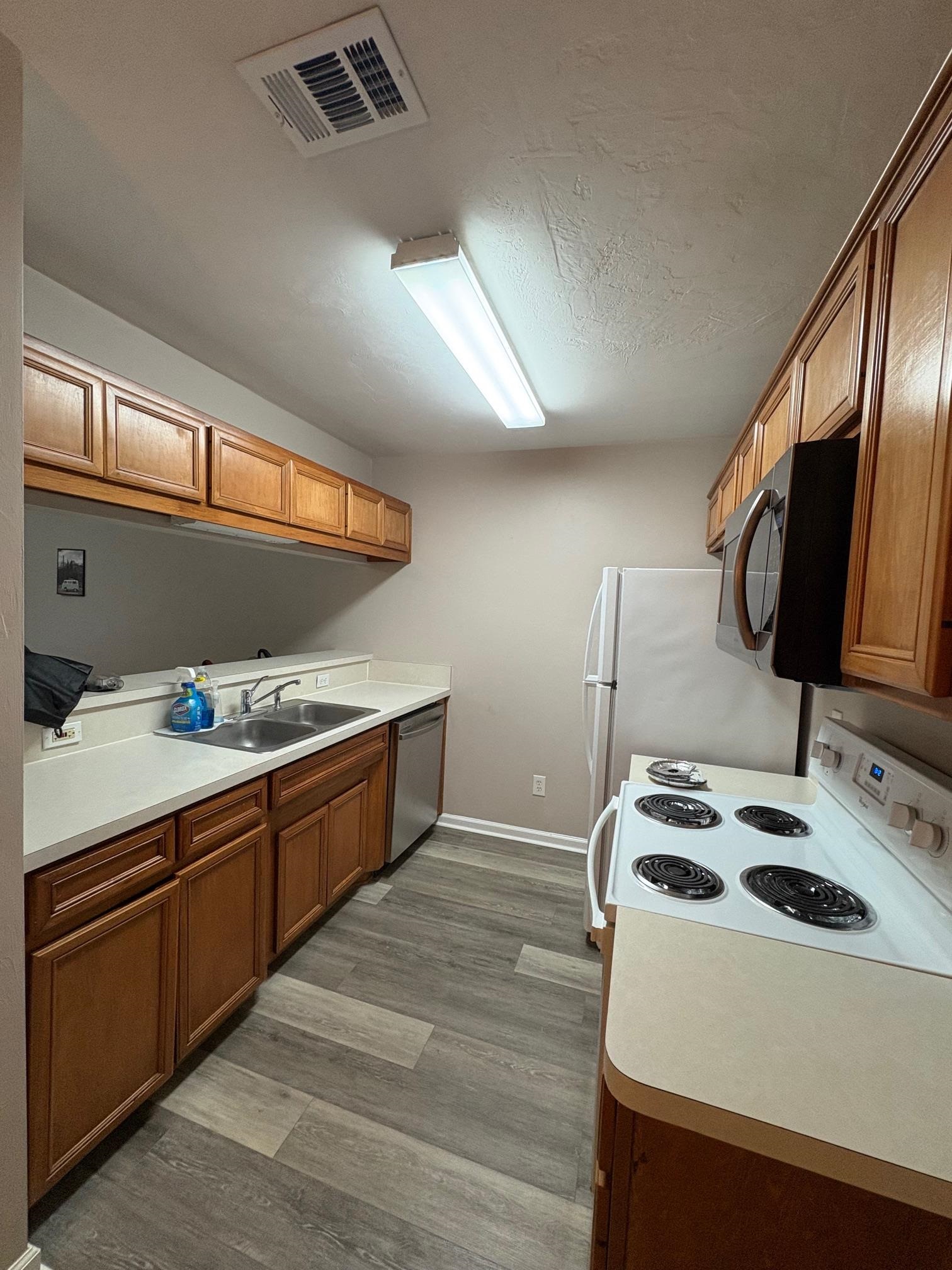 2525 Hartsfield Road Unit: 9