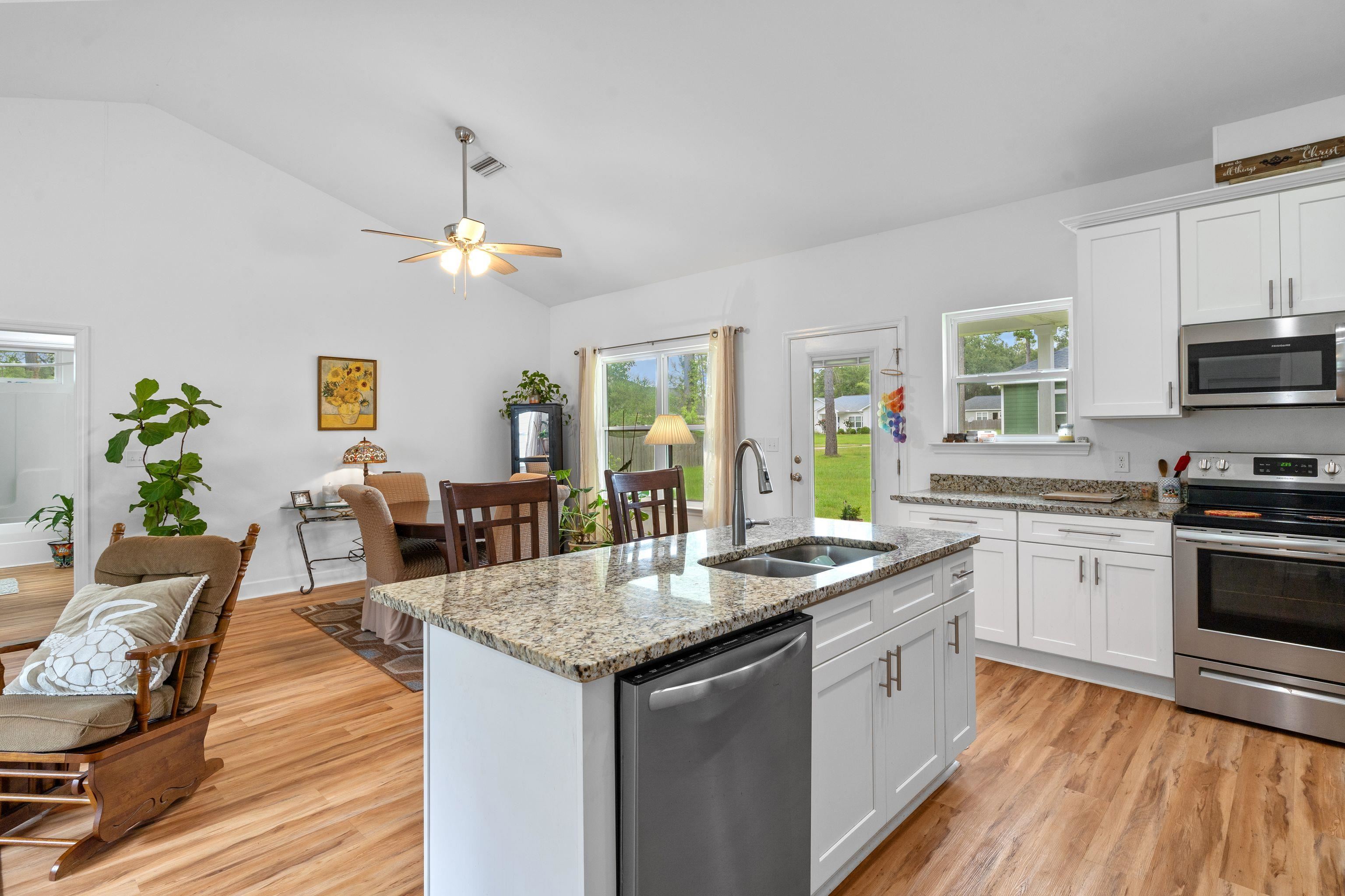 1530 Sweetbay Court