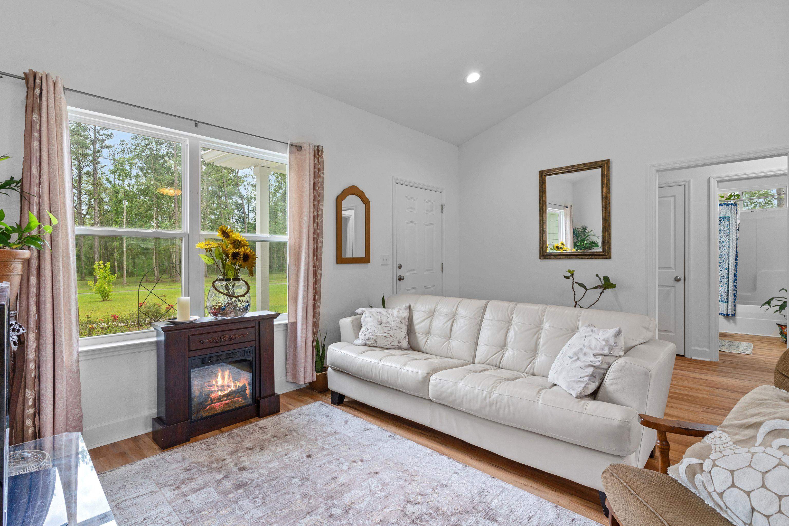 1530 Sweetbay Court