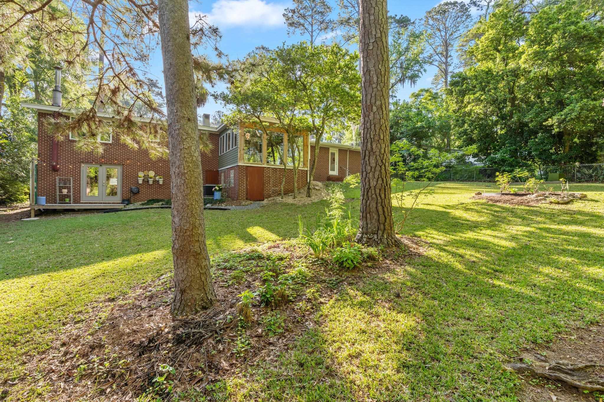 1906 Skyland Drive