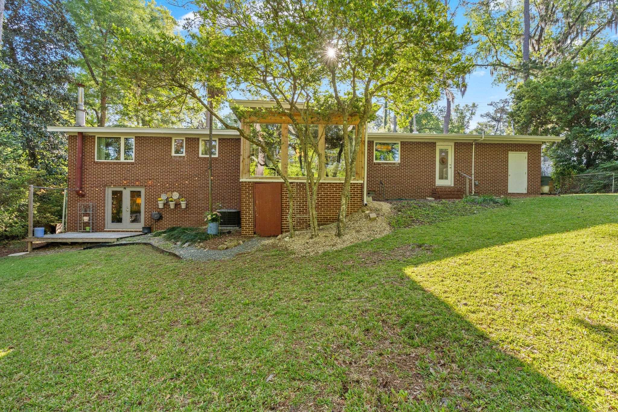 1906 Skyland Drive