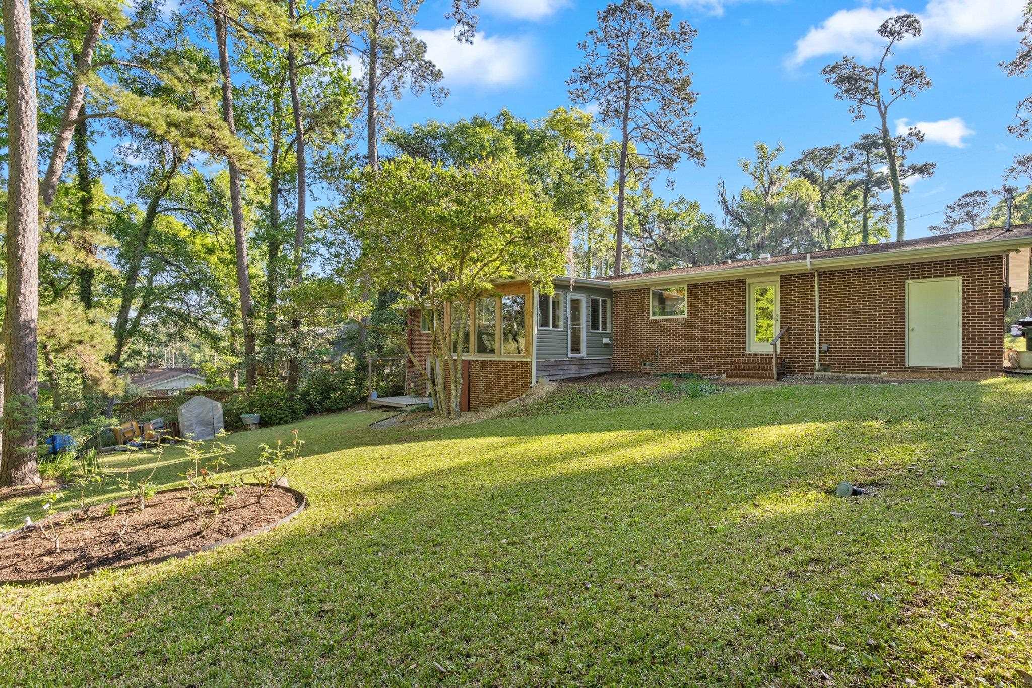 1906 Skyland Drive