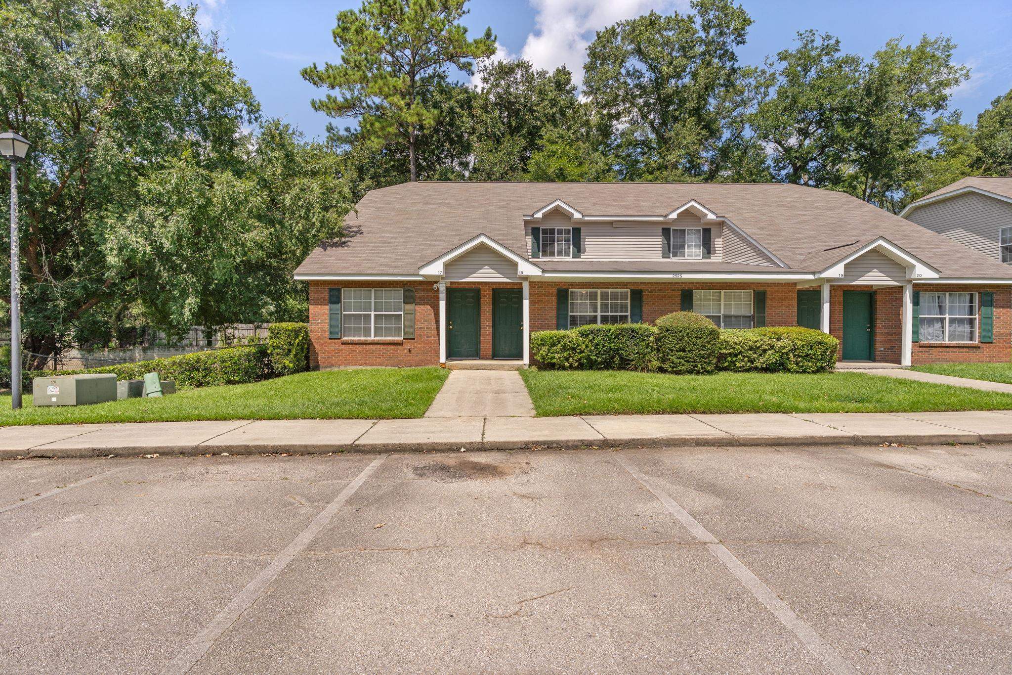 2525 Hartsfield Road Unit: 18