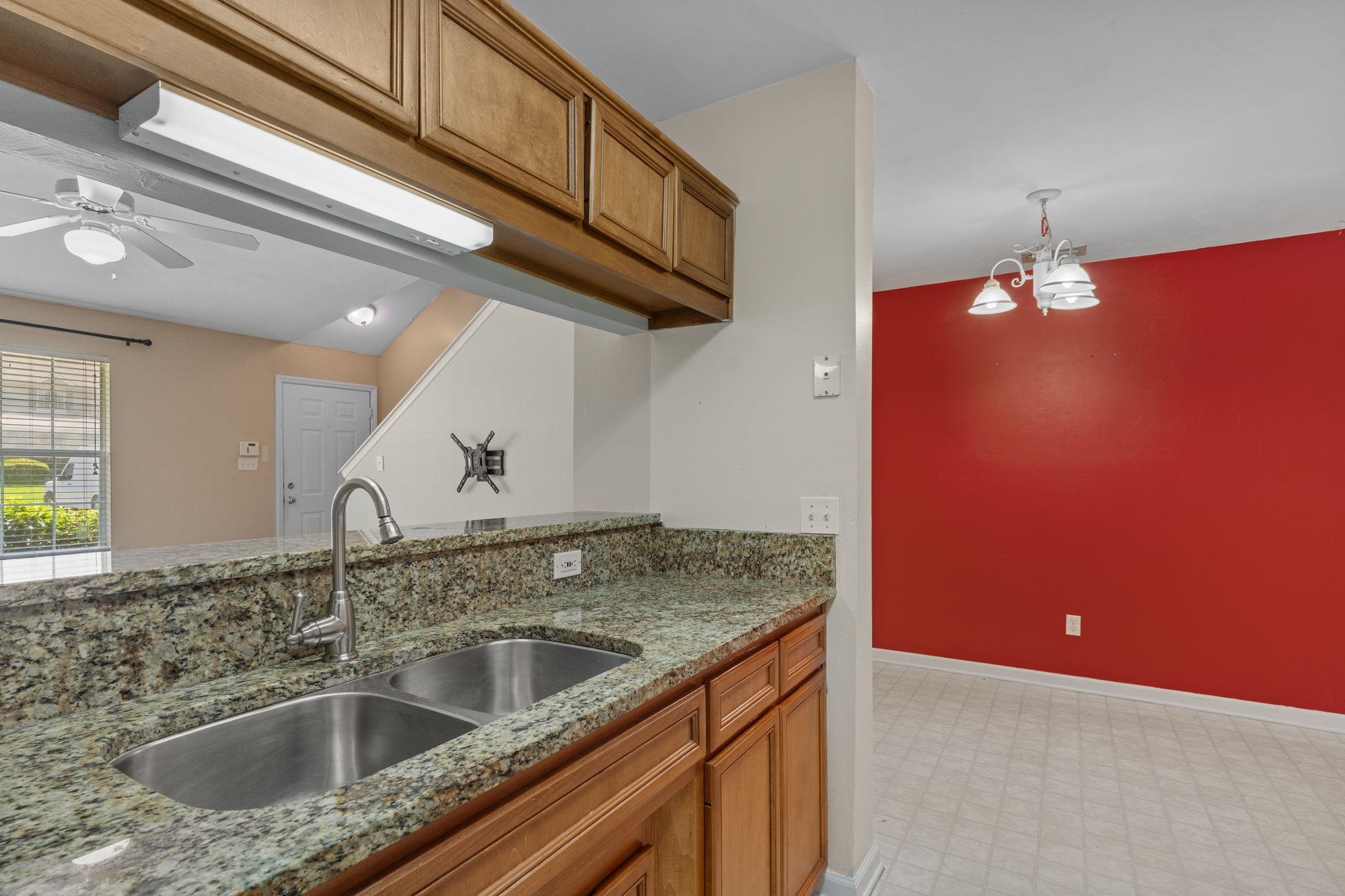 2525 Hartsfield Road Unit: 18