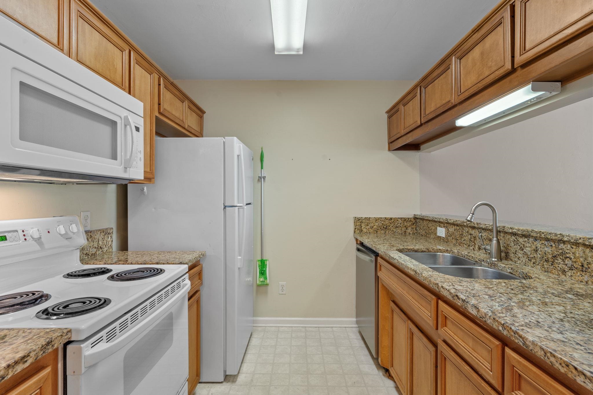 2525 Hartsfield Road Unit: 18