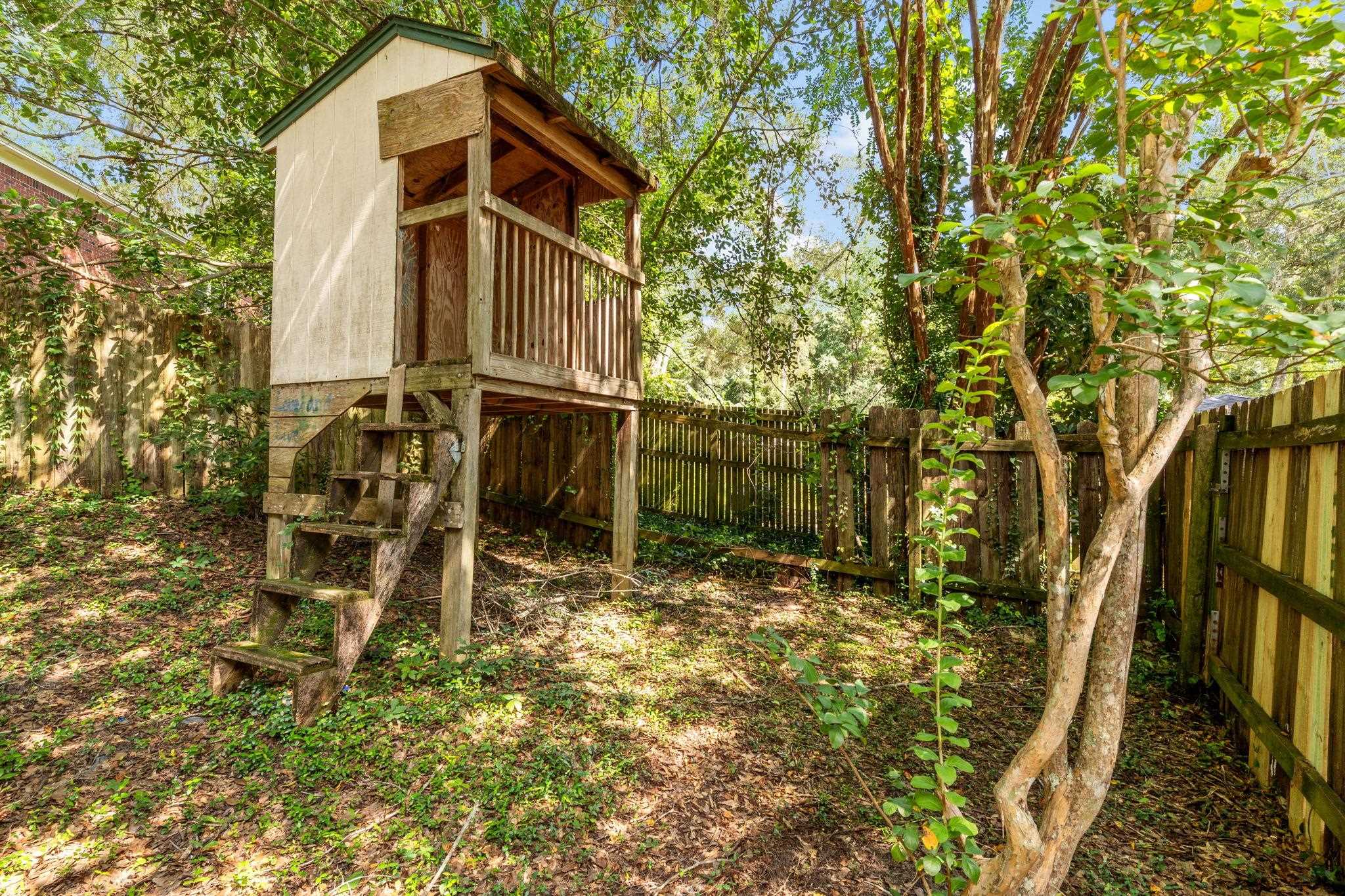 3909 Royal Oaks Drive