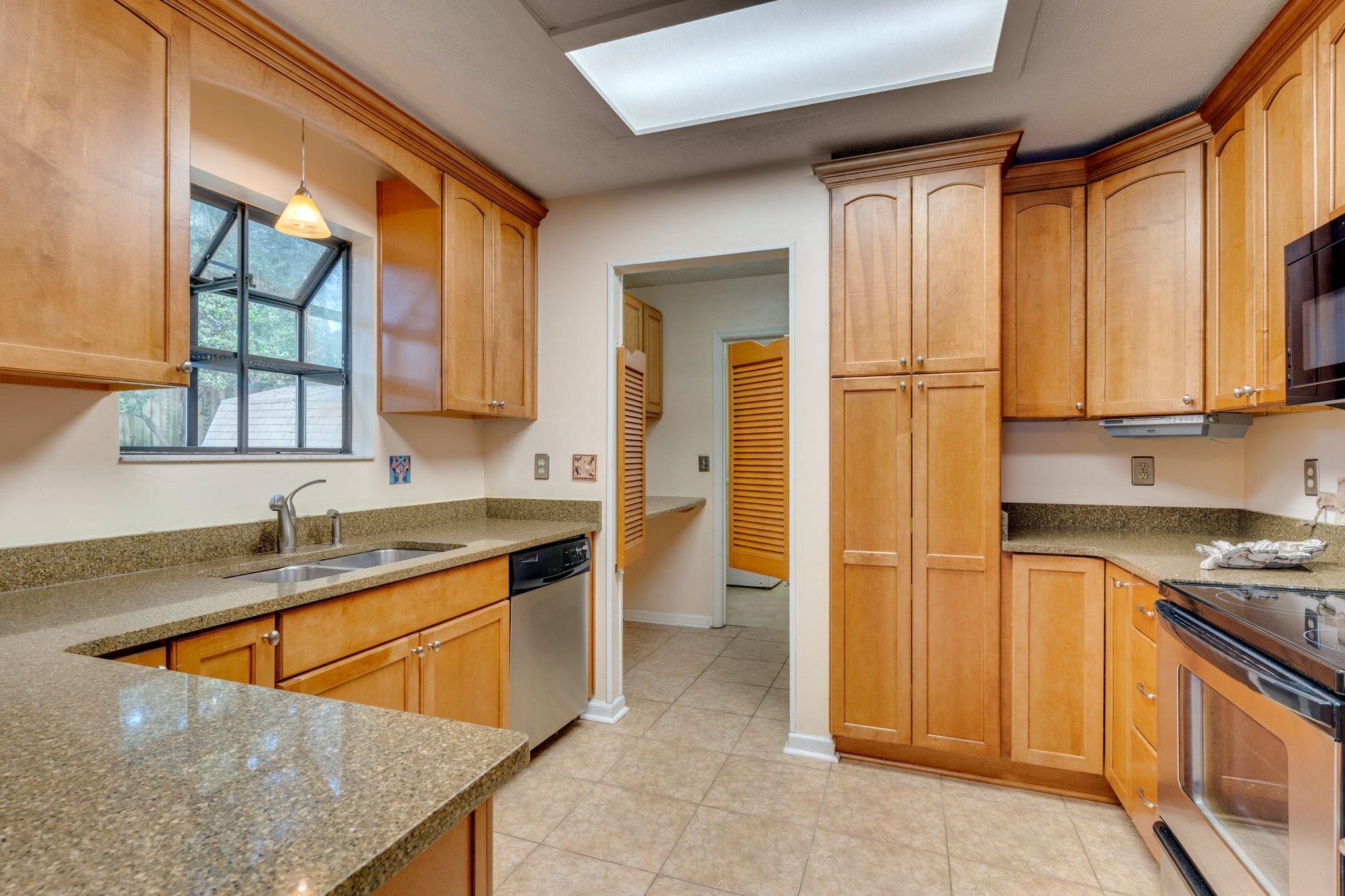 3909 Royal Oaks Drive