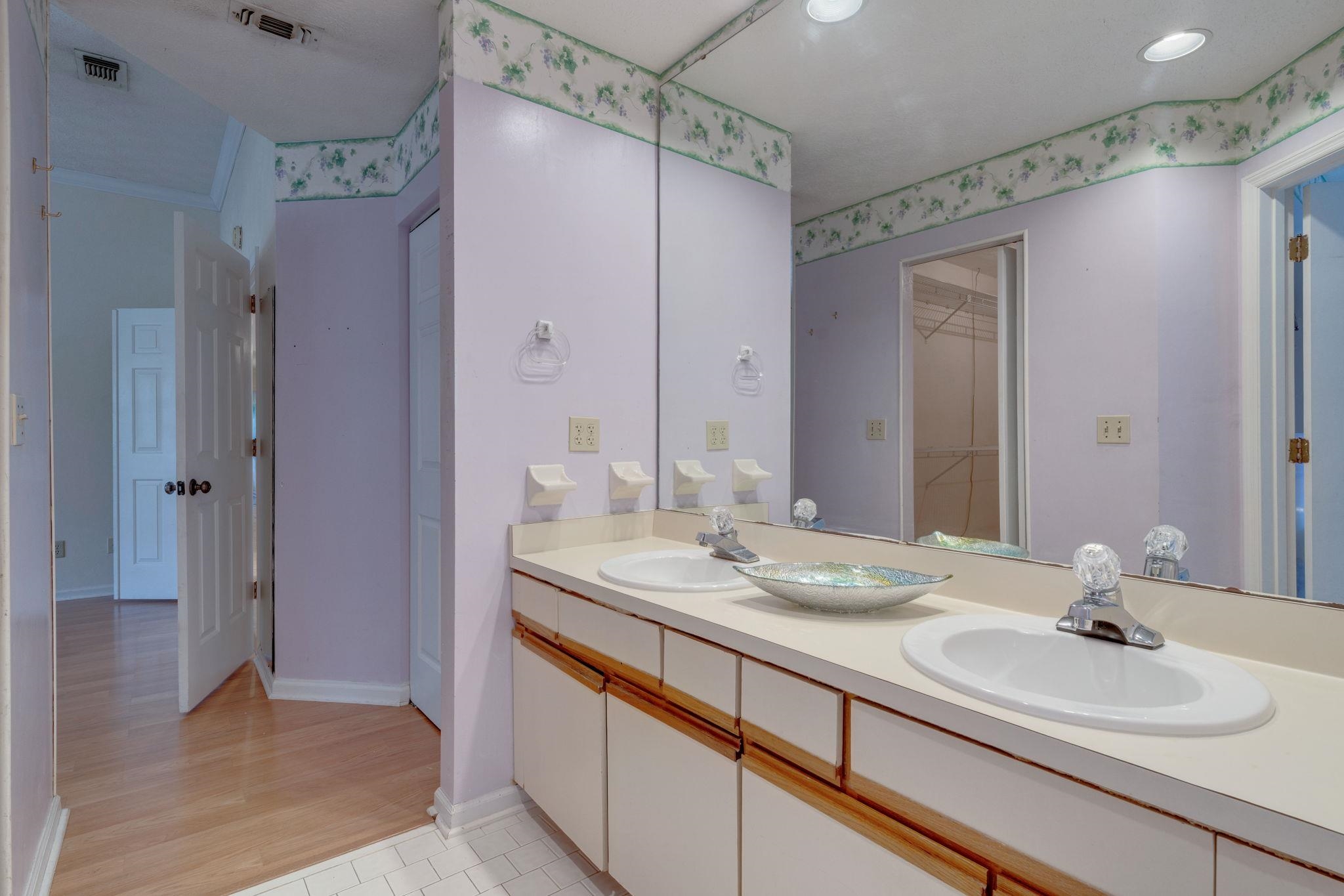 3909 Royal Oaks Drive