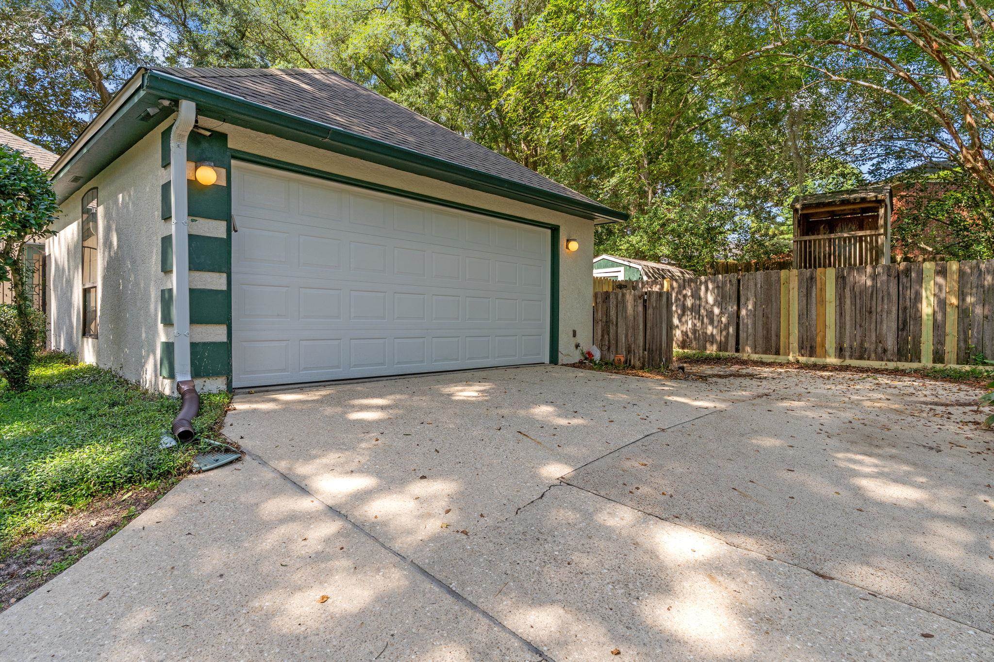 3909 Royal Oaks Drive