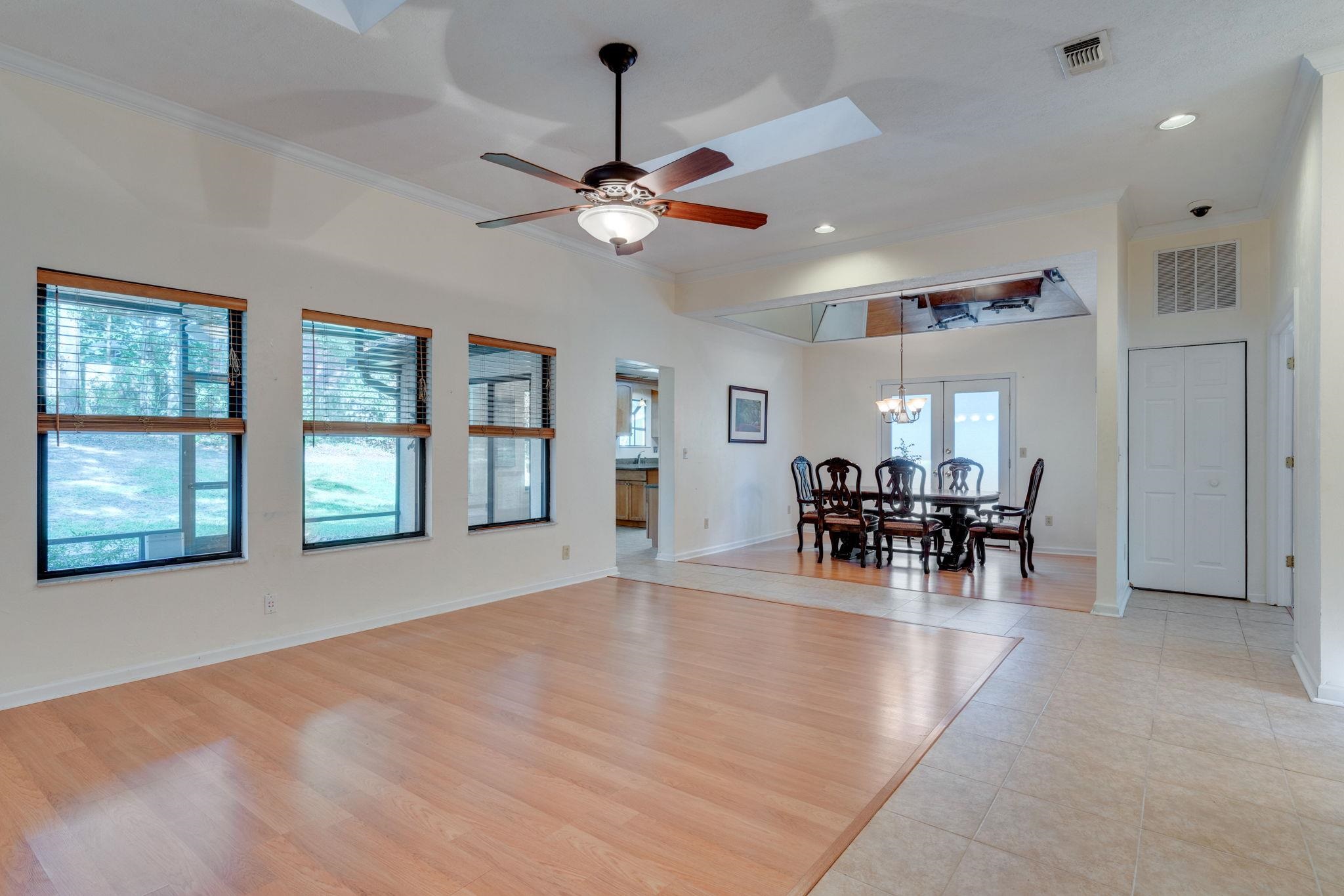 3909 Royal Oaks Drive