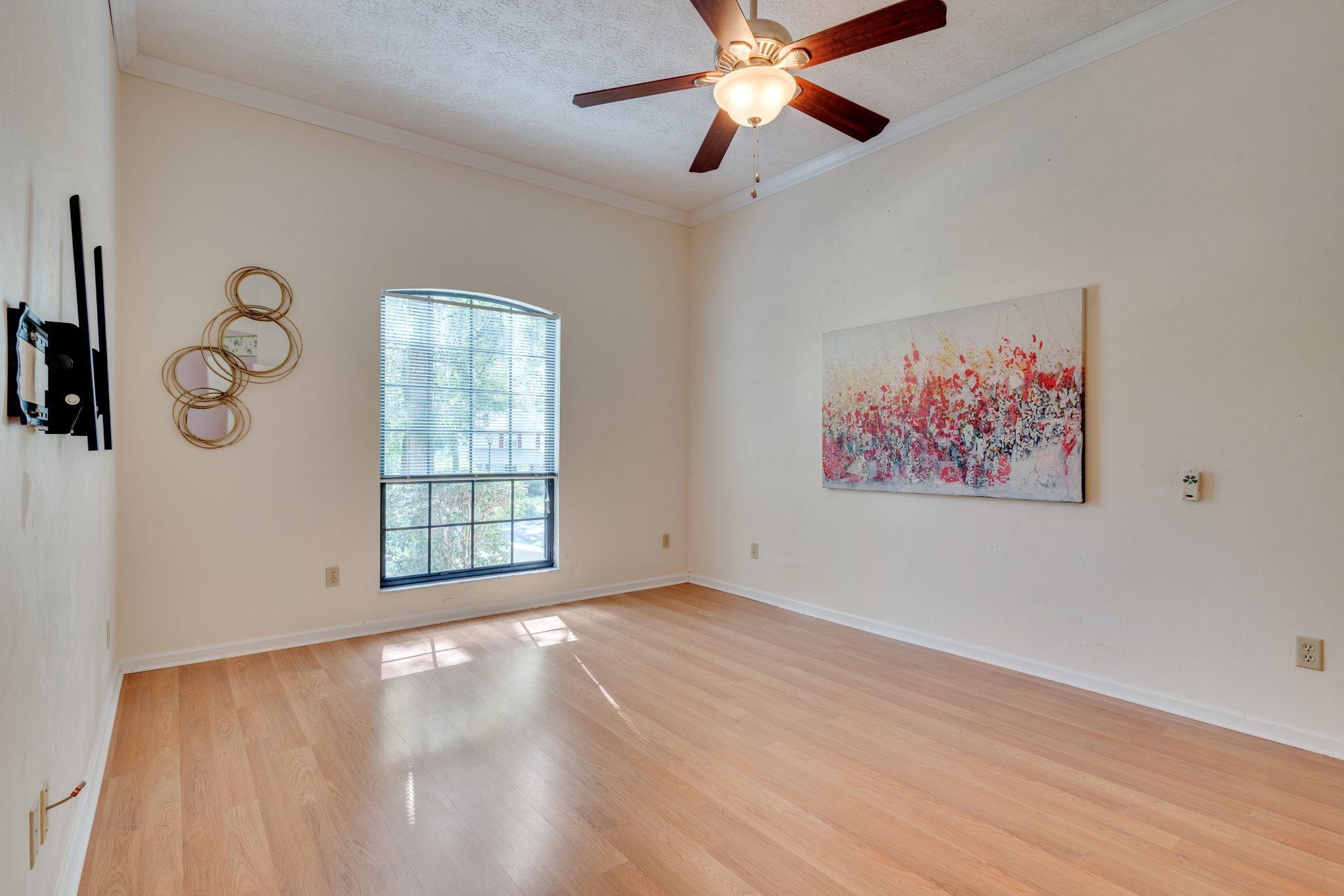 3909 Royal Oaks Drive