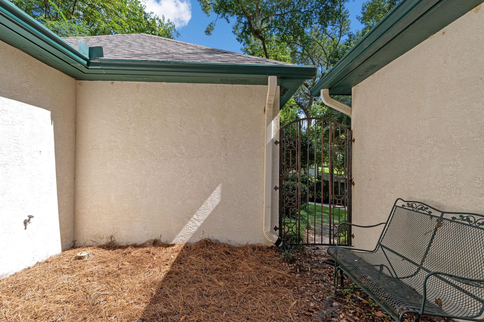 3909 Royal Oaks Drive