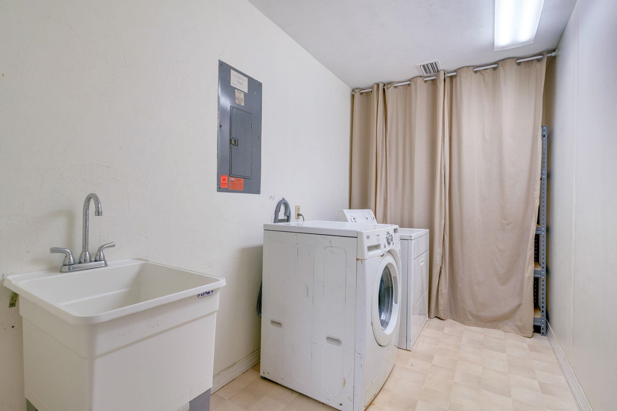 3909 Royal Oaks Drive