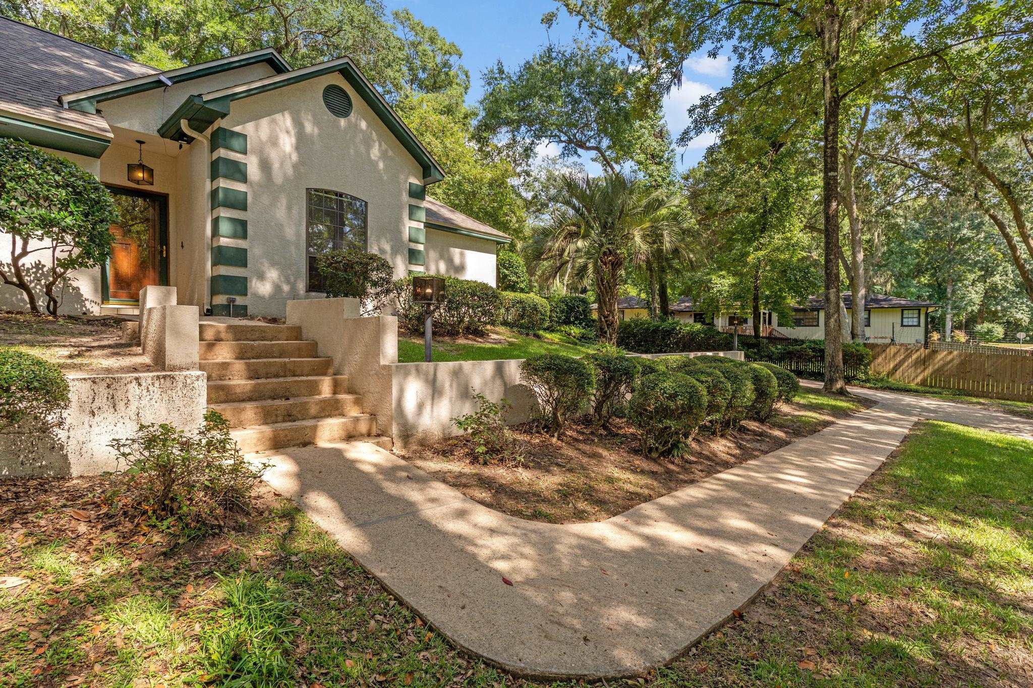 3909 Royal Oaks Drive