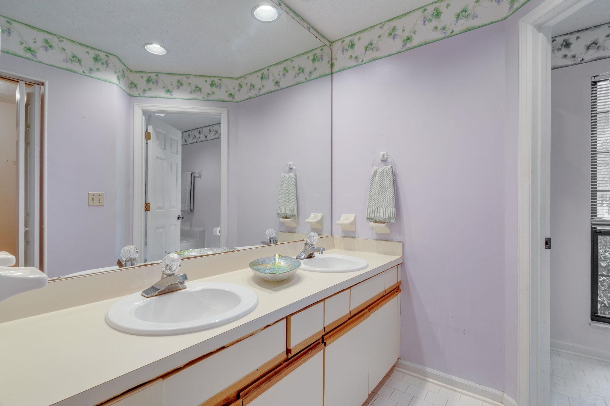 3909 Royal Oaks Drive