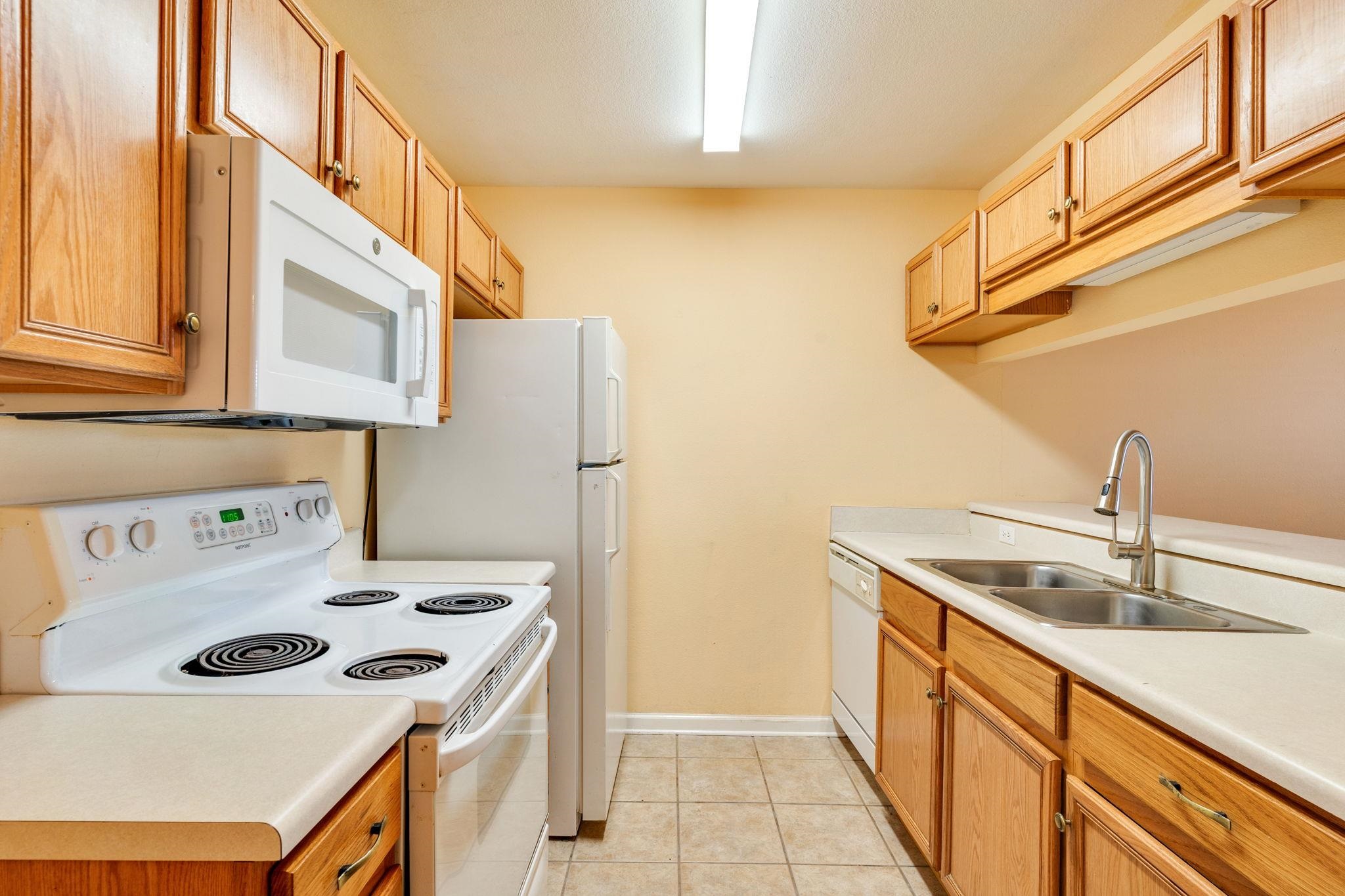 2738 W Tharpe Street Unit: 2306