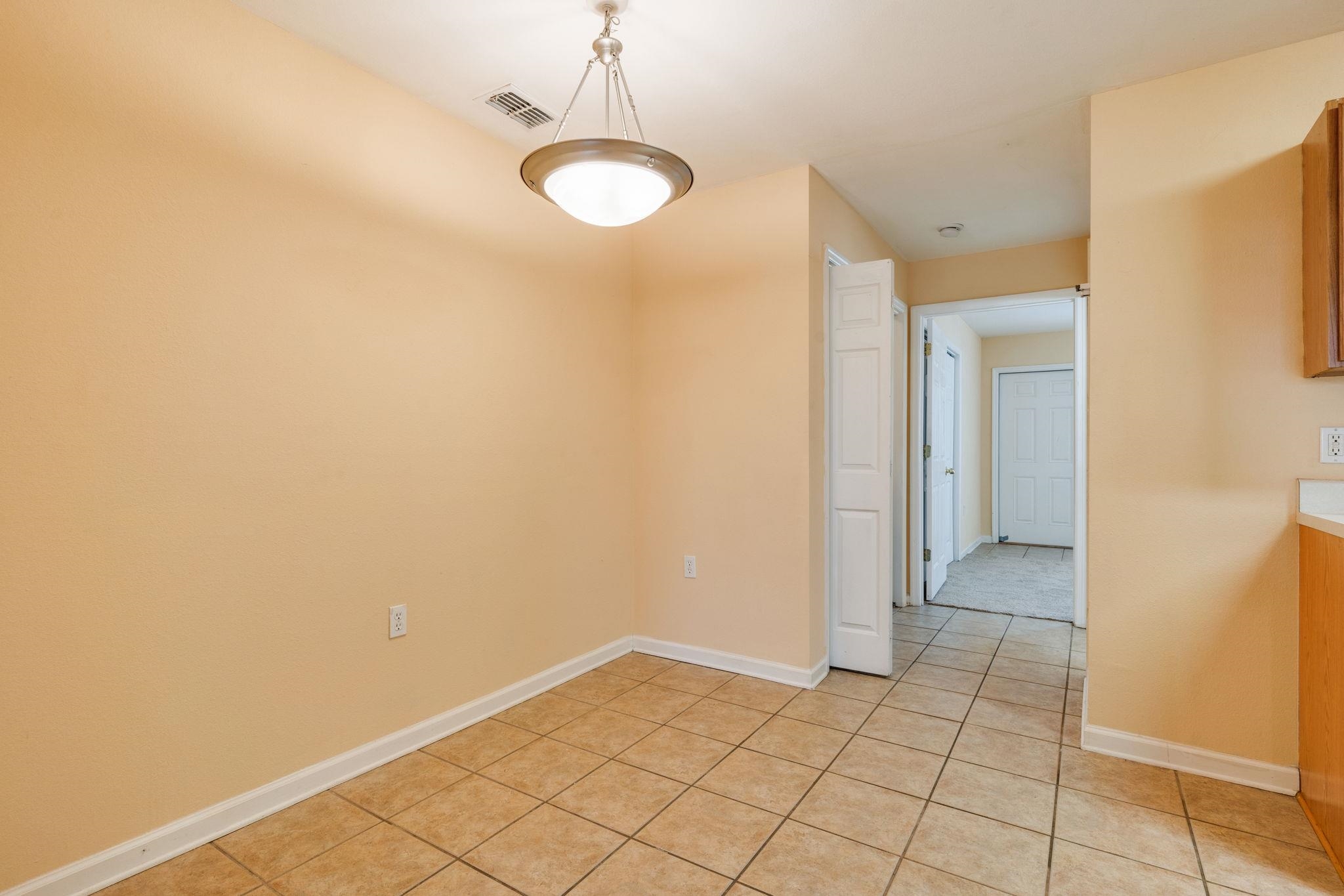 2738 W Tharpe Street Unit: 2306