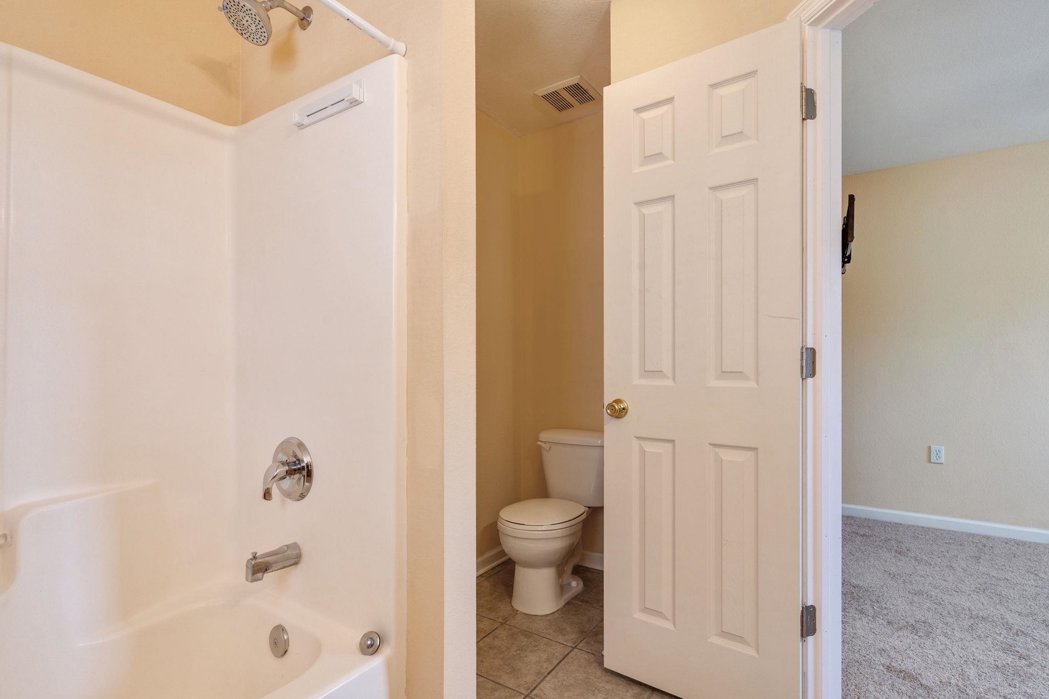 2738 W Tharpe Street Unit: 2306