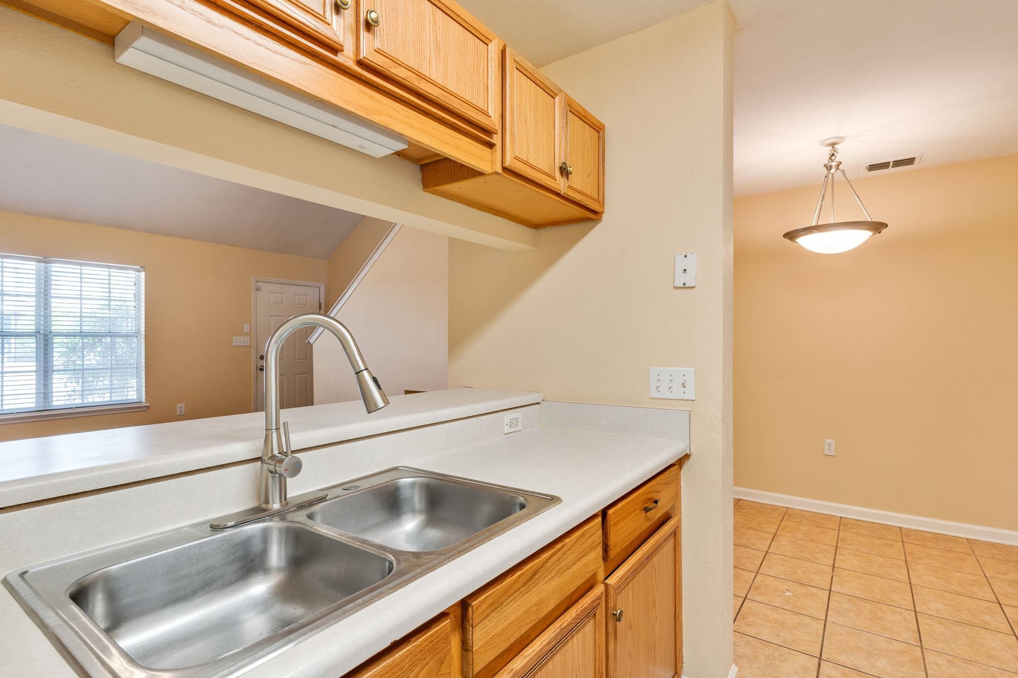 2738 W Tharpe Street Unit: 2306