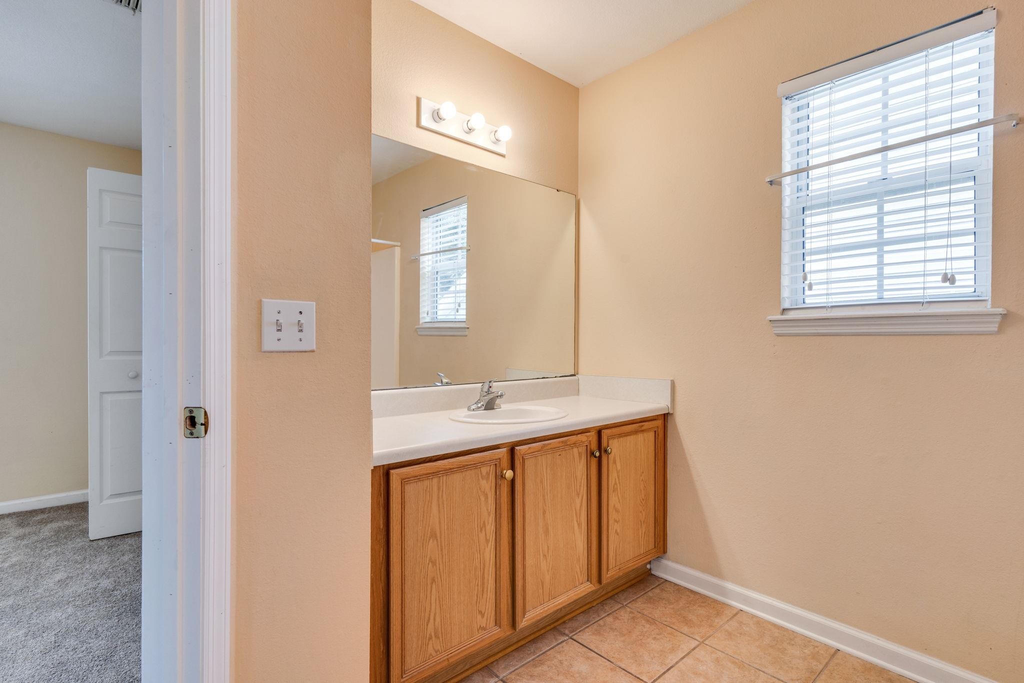 2738 W Tharpe Street Unit: 2306