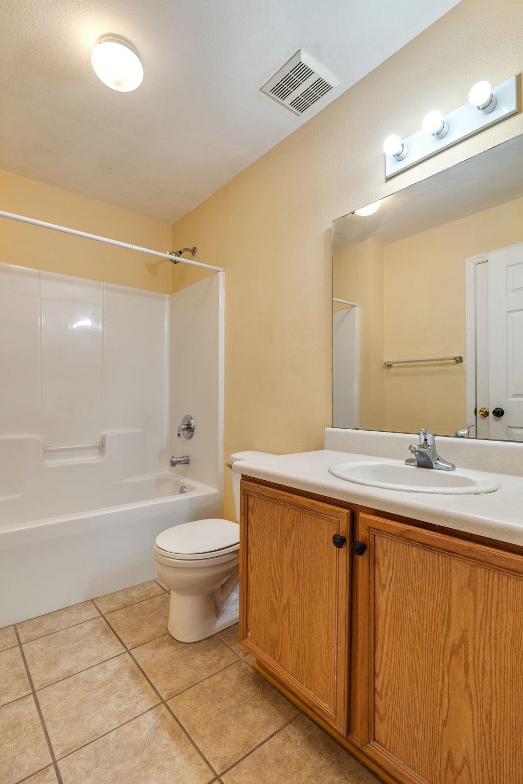 2738 W Tharpe Street Unit: 2306