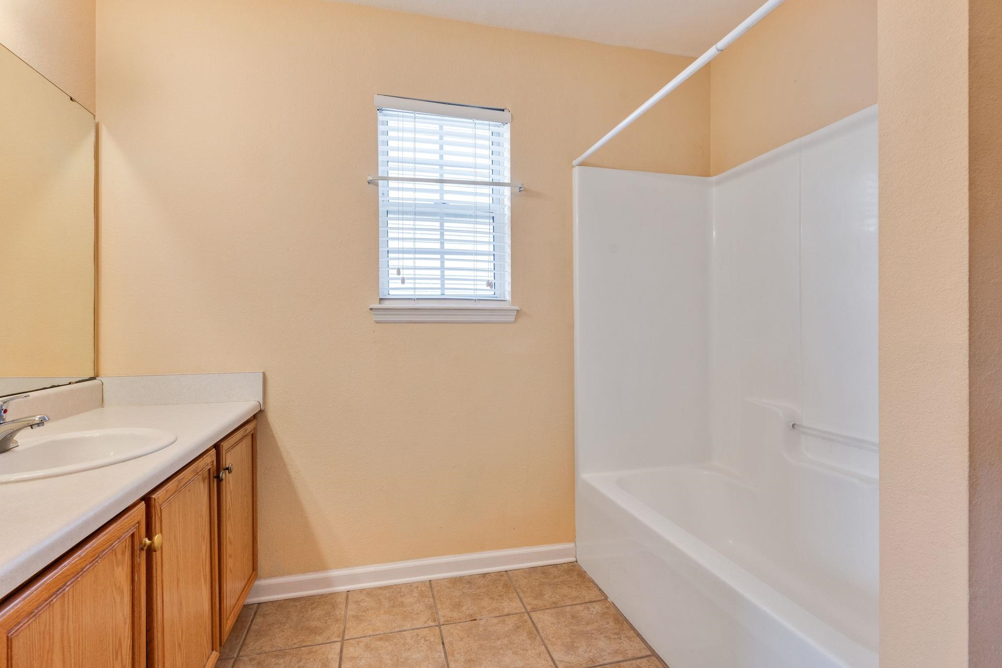 2738 W Tharpe Street Unit: 2306