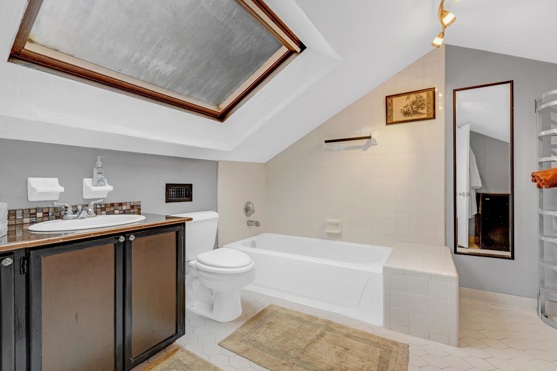 416 E Georgia Street