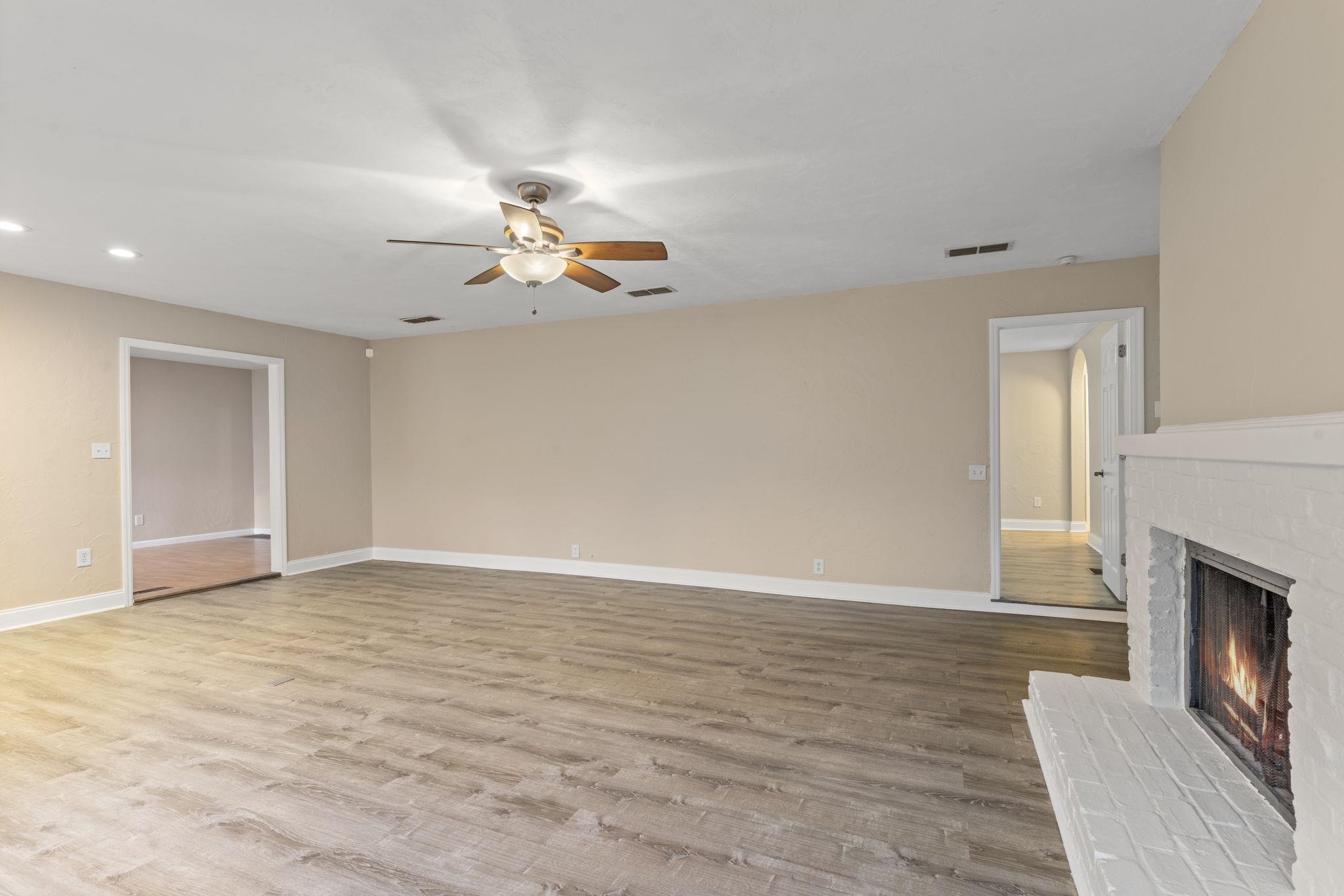 1912 W NELSON Circle