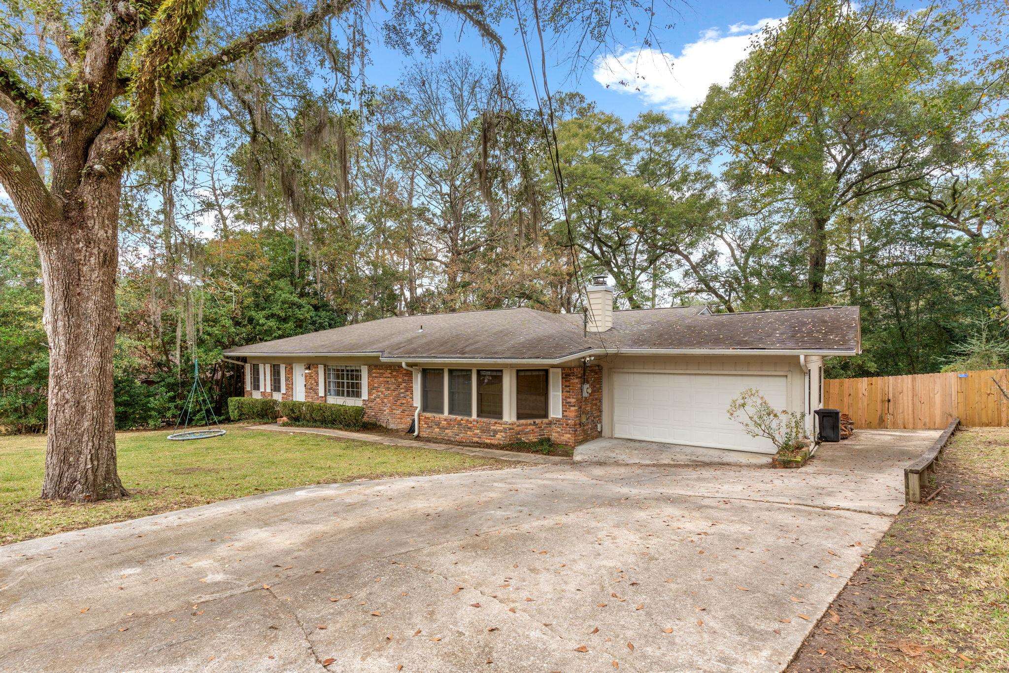 1912 W NELSON Circle