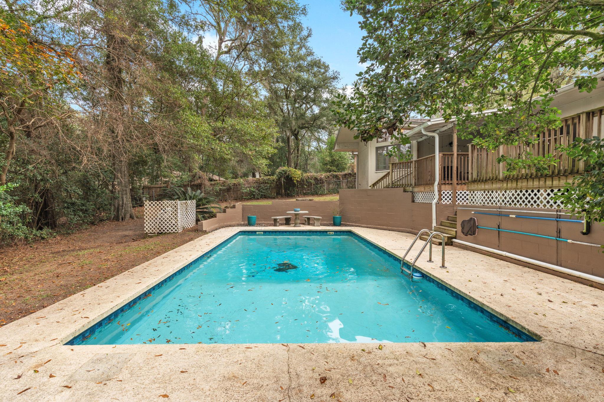 1912 W NELSON Circle