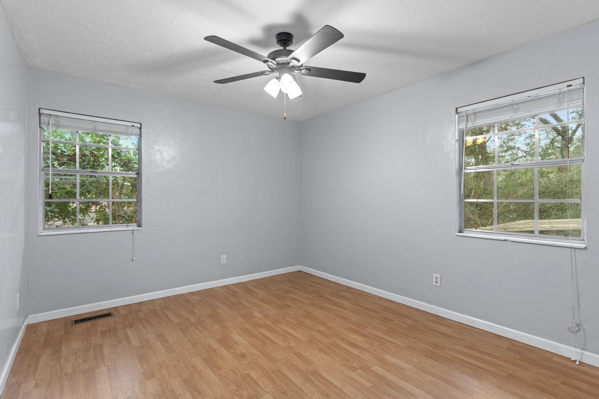 1912 W NELSON Circle