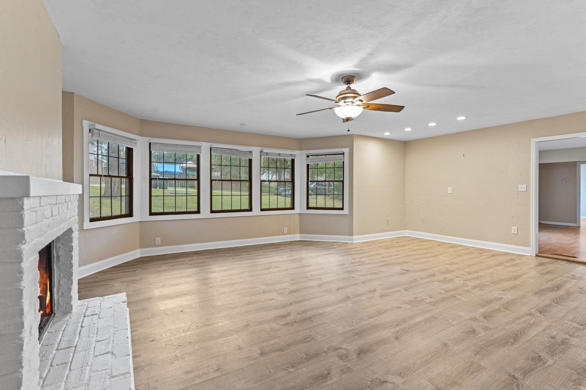 1912 W NELSON Circle