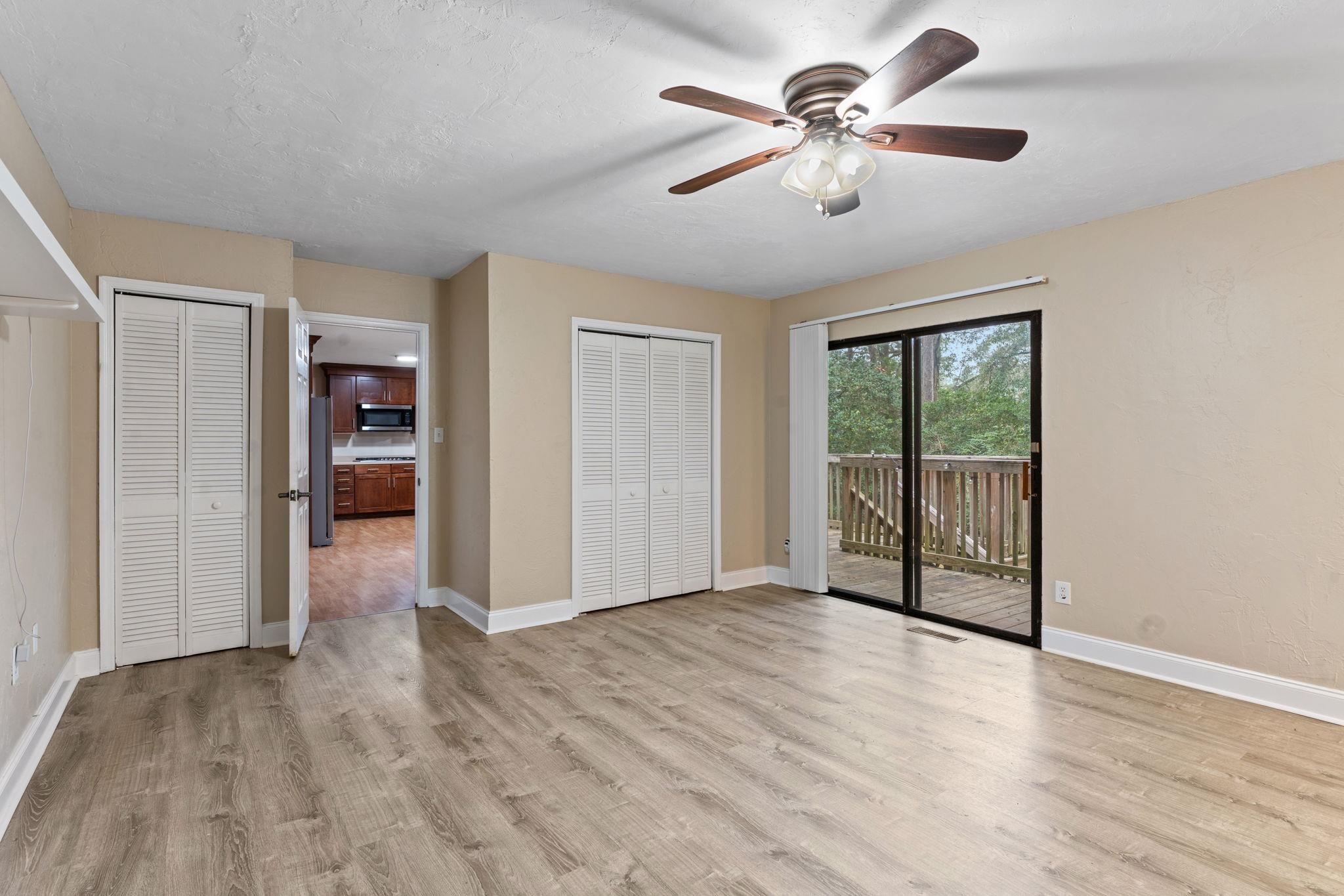 1912 W NELSON Circle