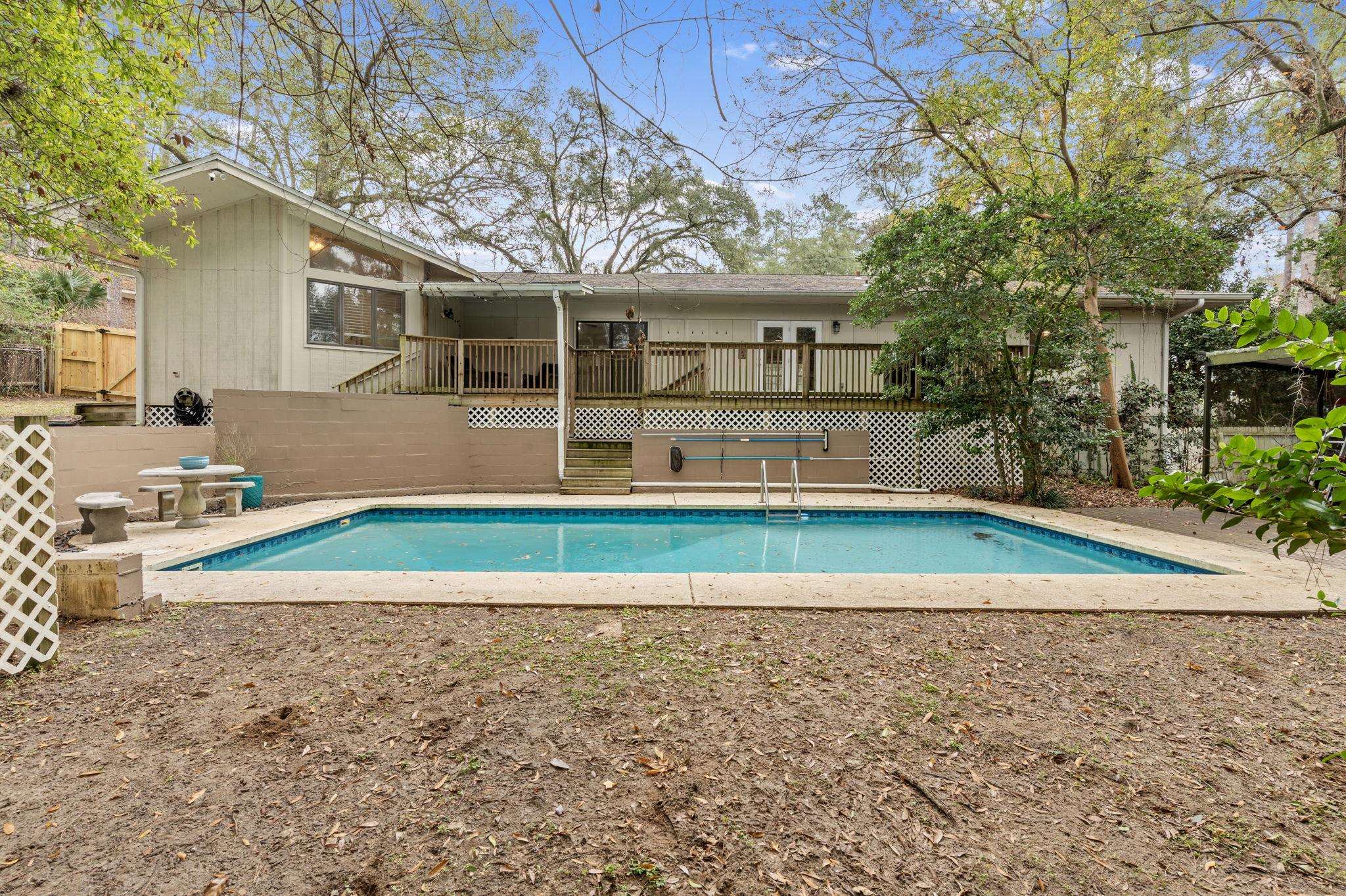 1912 W NELSON Circle