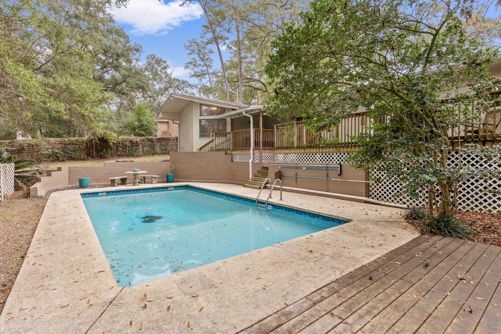 1912 W NELSON Circle