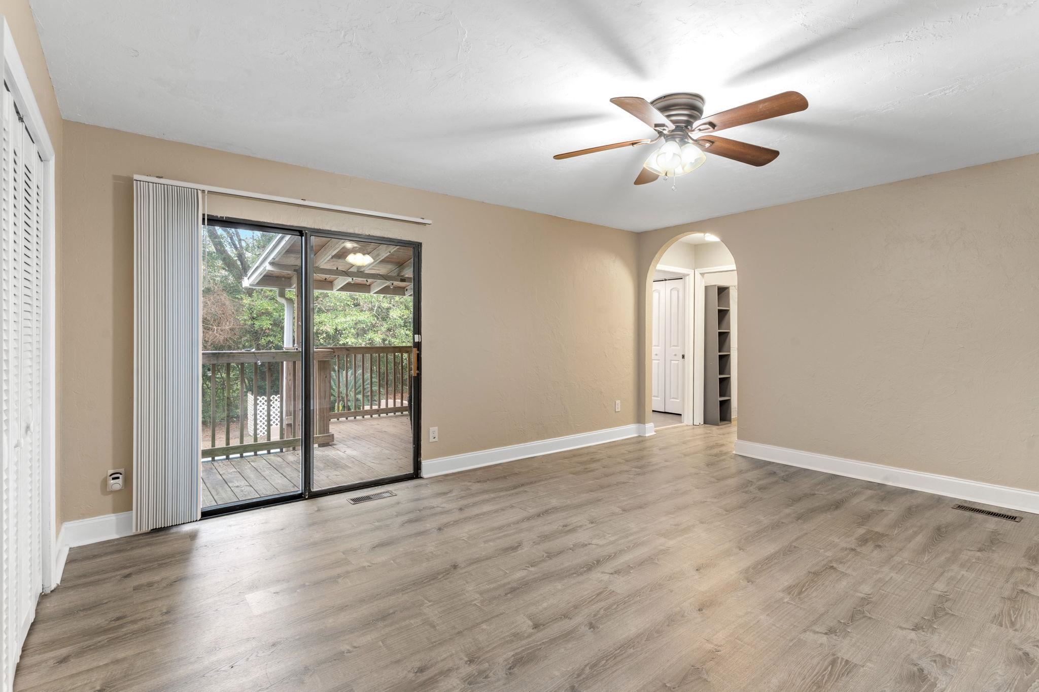 1912 W NELSON Circle