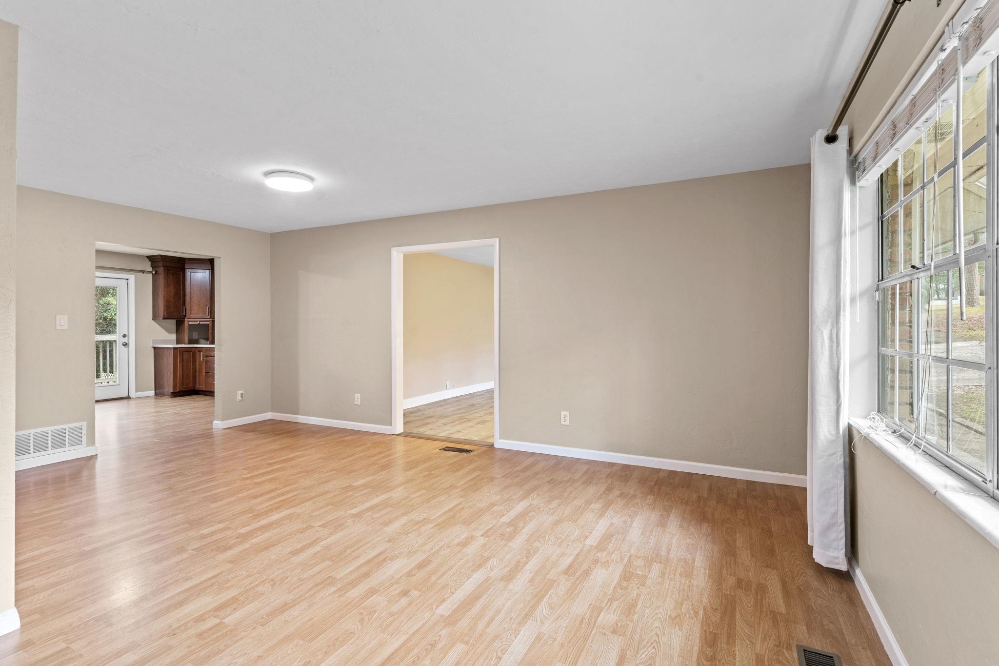 1912 W NELSON Circle