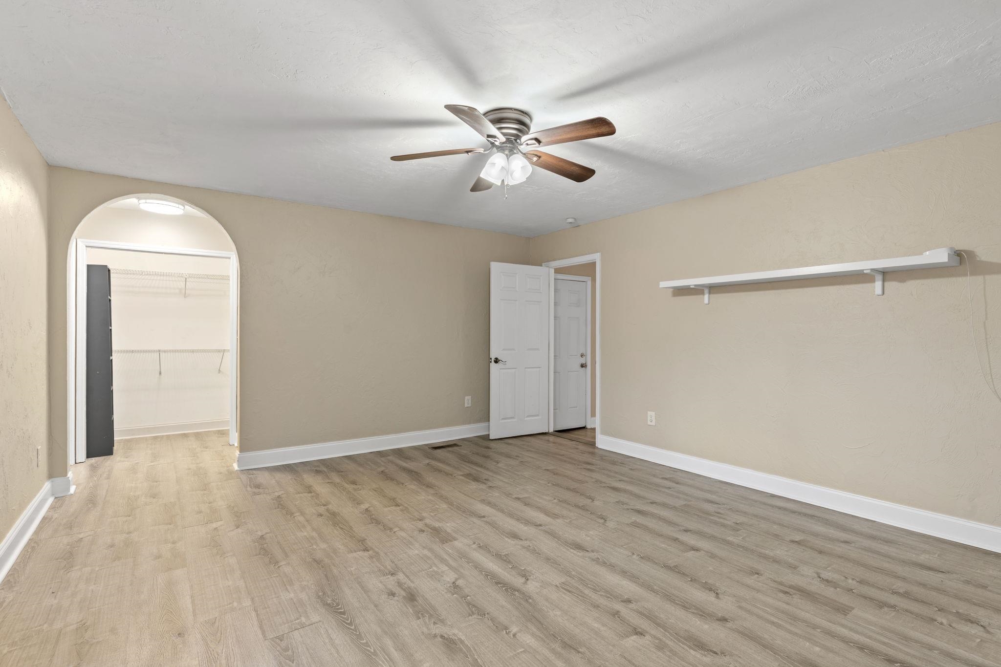 1912 W NELSON Circle