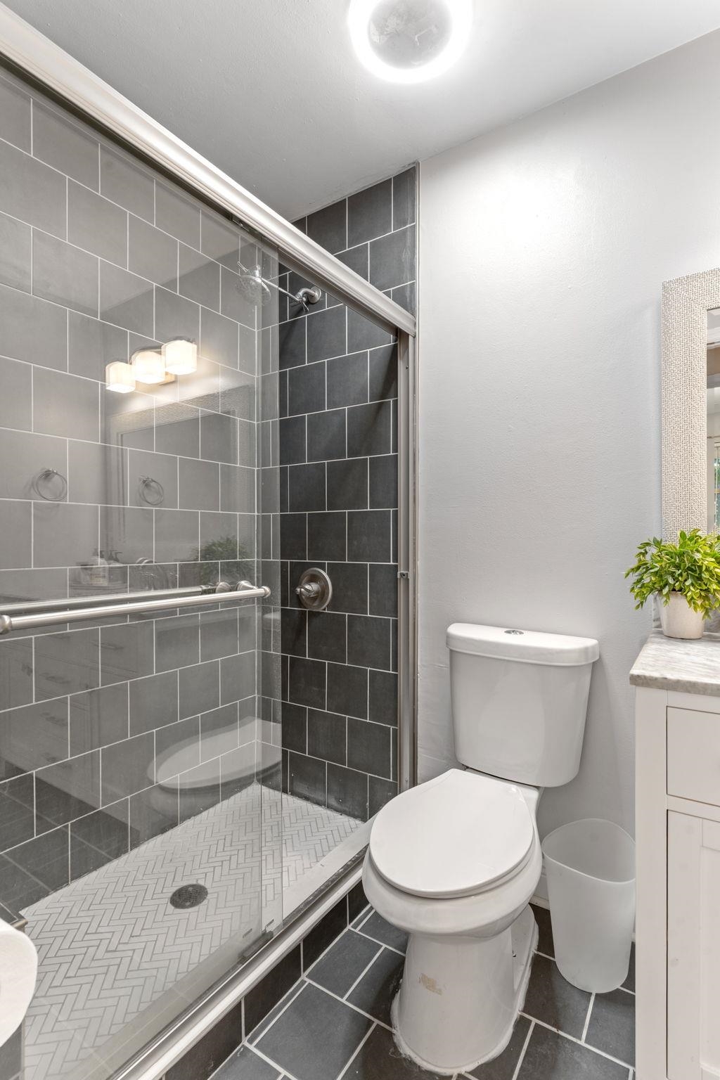 1912 W NELSON Circle