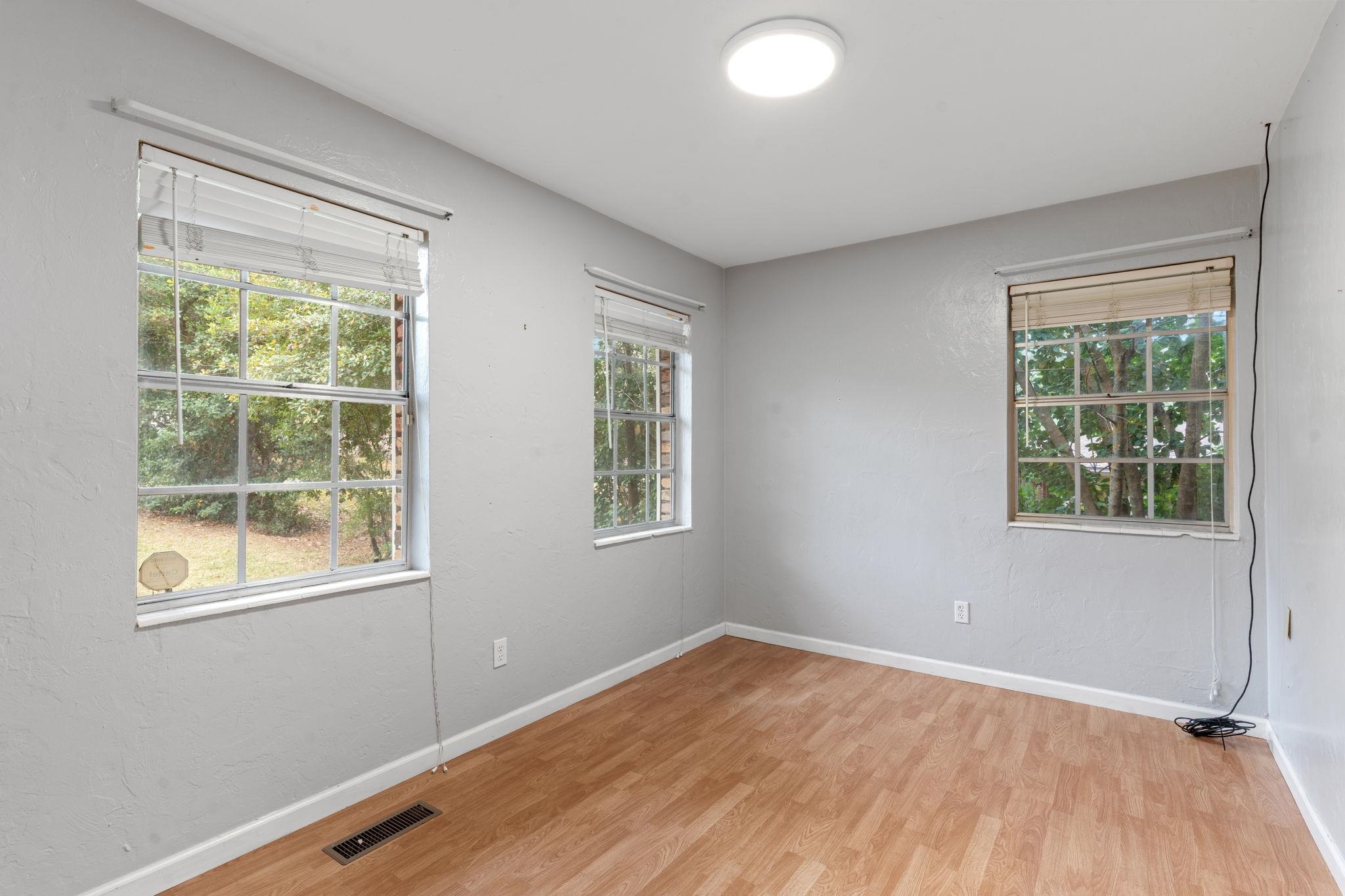 1912 W NELSON Circle